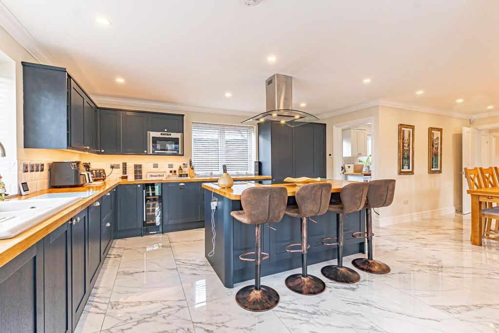 Additional image 3 of 5 bed detached house for saleBarnett Way, Bierton, Aylesbury HP22