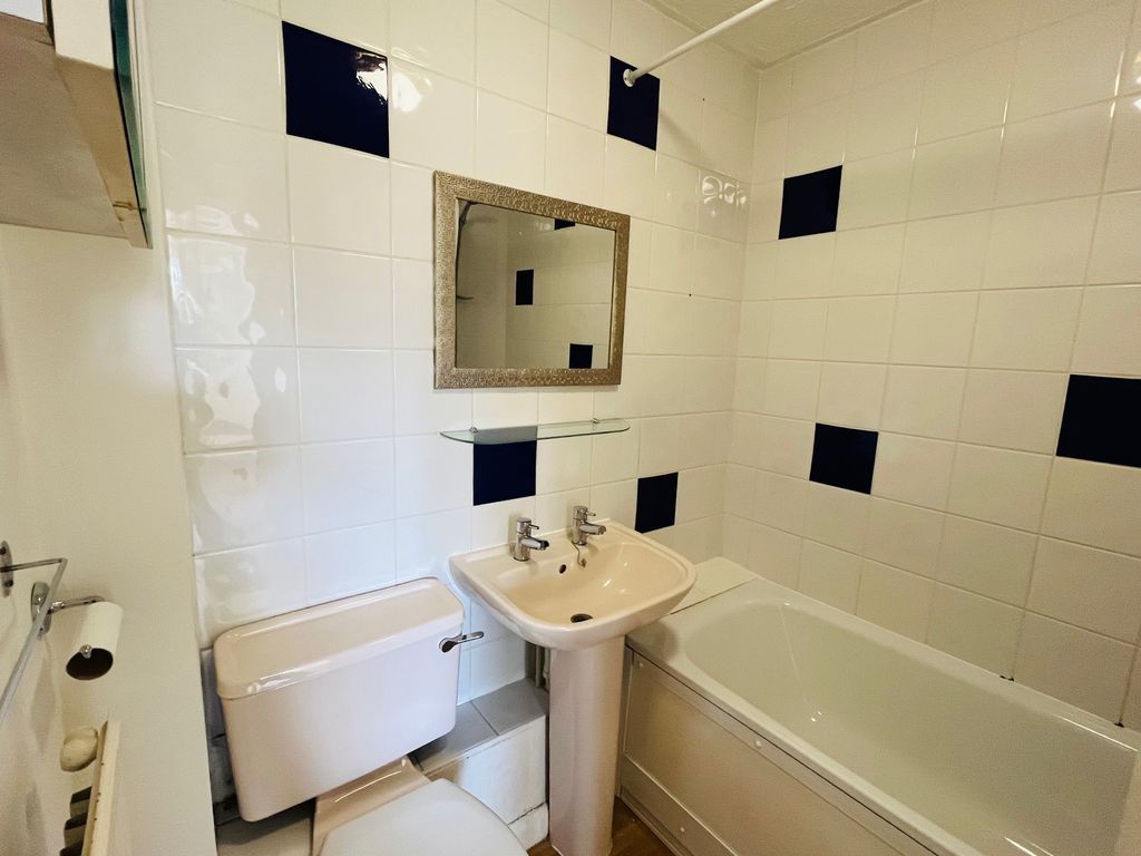 Additional image 5 of 1 bed flat for saleThe Hideaway, College Road, Abbots Langley WD5