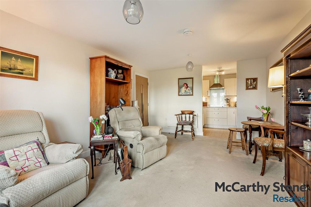 Additional image 6 of 2 bed flat for saleQueen Elizabeth Place, Orchard Lane, Alton GU34