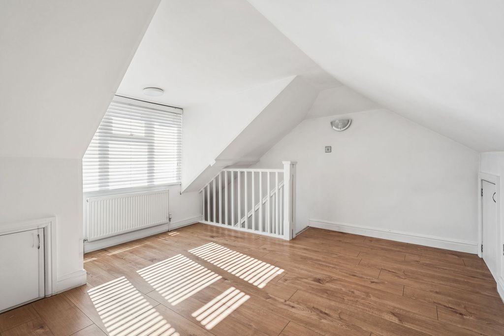 Additional image 17 of 4 bed semi-detached bungalow for saleThe Courtway, Carpenders Park, Watford WD19