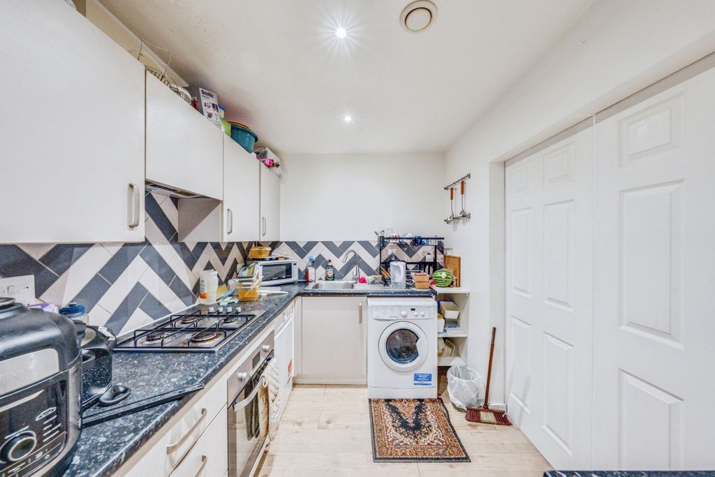 Additional image 5 of 2 bed flat for saleMorris Drive, Belvedere DA17