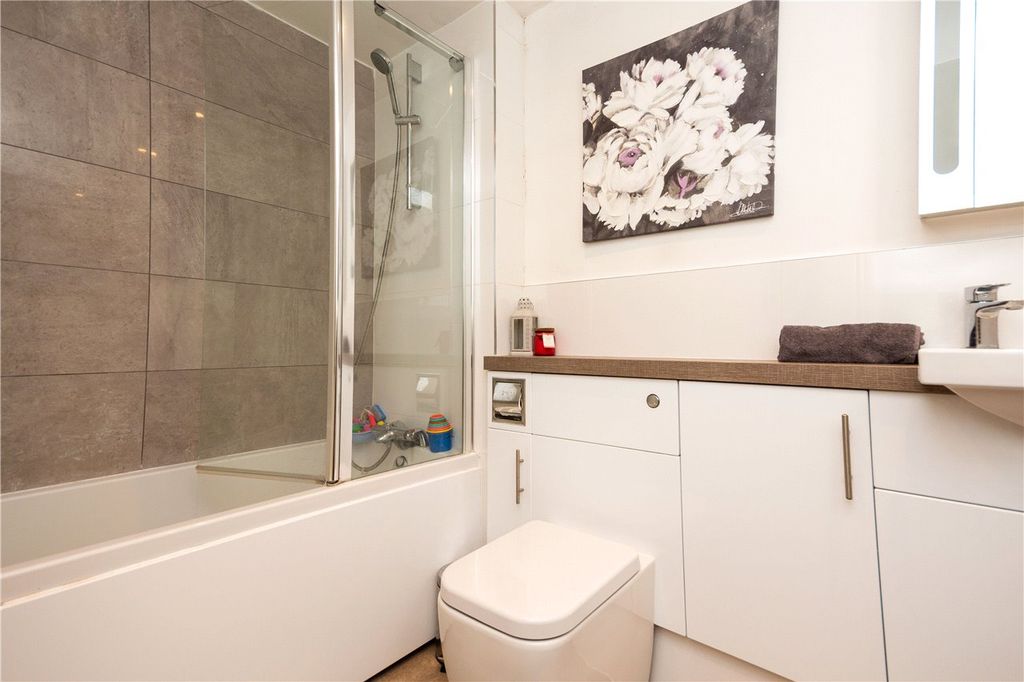 Additional image 6 of 2 bed flat for saleHigh Street, Berkhamsted HP4