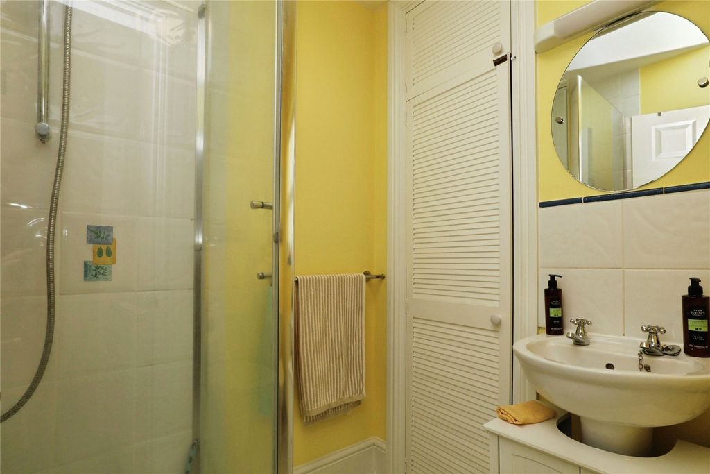 Additional image 4 of 3 bed flat for salePark Avenue, Bideford, Devon EX39