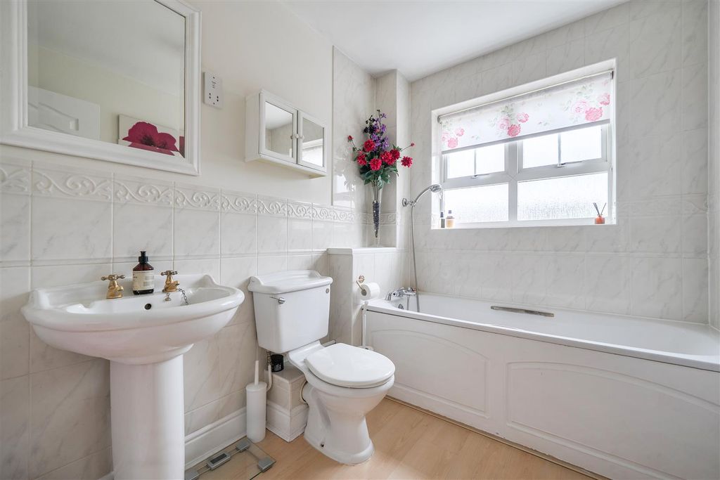 Additional image 19 of 4 bed detached house for saleBarker Close, Arborfield, Berkshire RG2