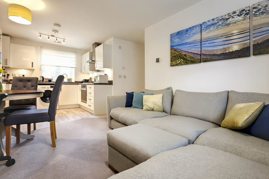 Additional image 3 of 2 bed flat for saleFlat 8 Merlin House, Centenary Way, Witney OX29
