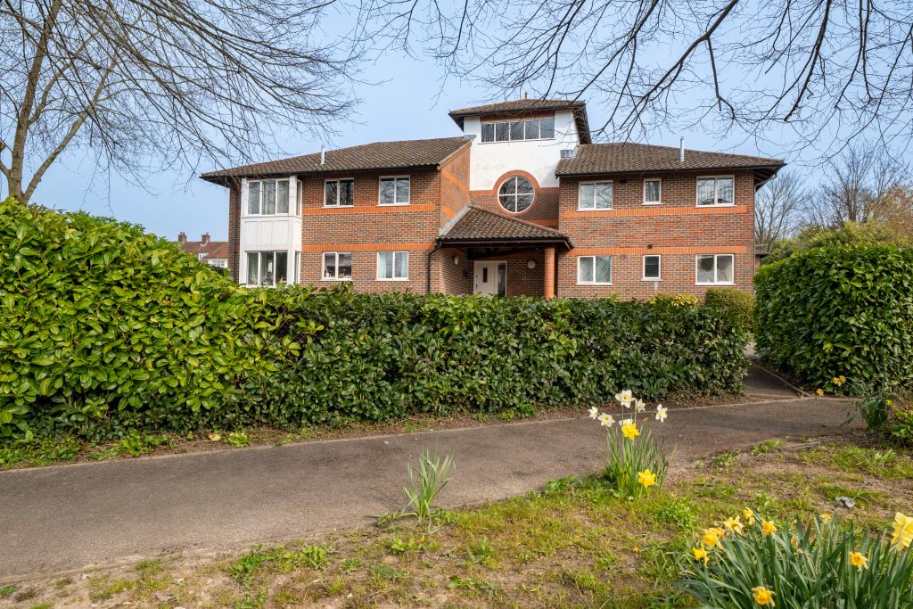 2 bed flat for saleThe Laurels, Andover SP10