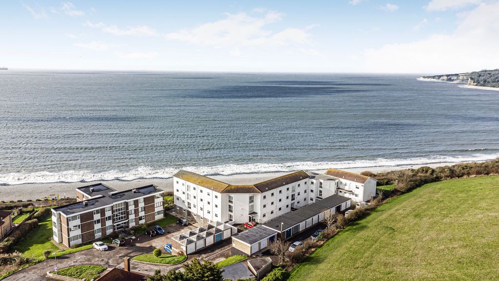 3 bed flat for saleMaes-Y-Coed, Glan Hafren Maes-Y-Coed CF62