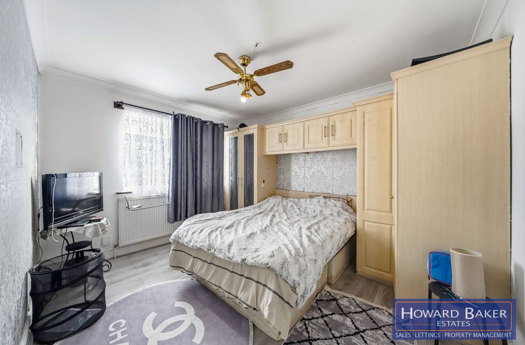 Additional image 8 of 5 bed semi-detached house for saleWoodfield Avenue, Colindale NW9