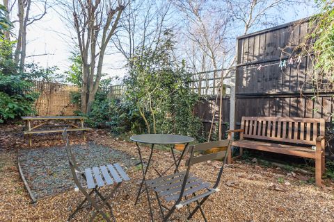 Bathurst Gardens, Kensal Green NW10
