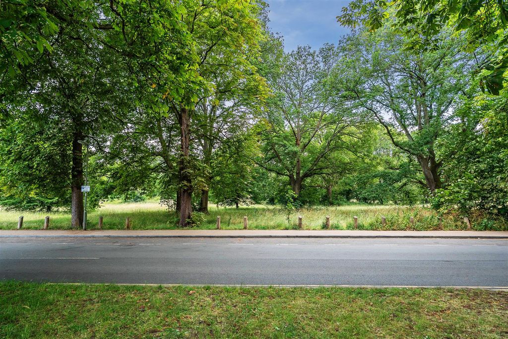 Additional image 10 of 1 bed flat for saleWoodfield Lane, Ashtead KT21
