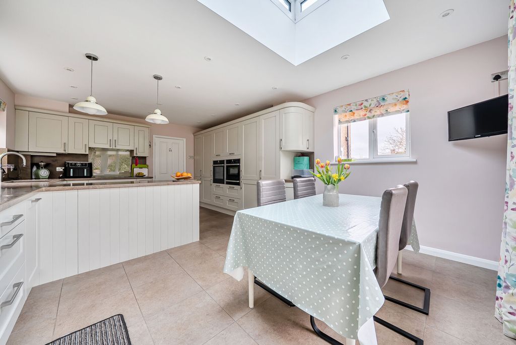 Additional image 4 of 5 bed detached house for saleHillside Road, Aldershot GU11