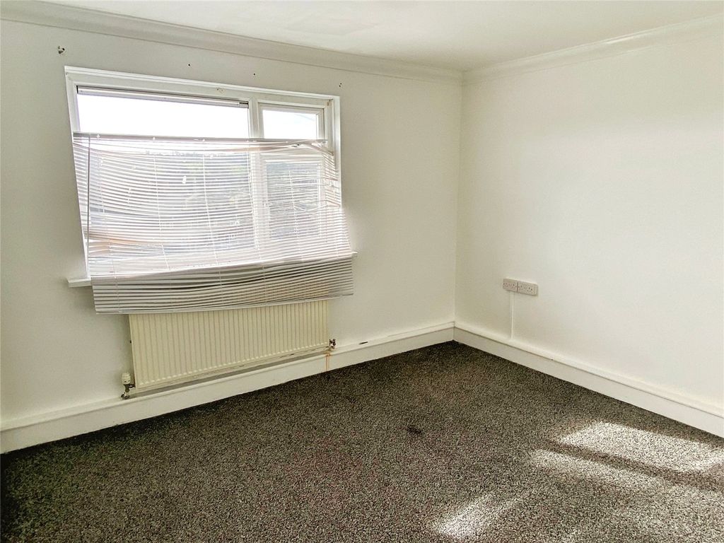 Additional image 4 of 2 bed flat for saleChinewood Avenue, Batley WF17