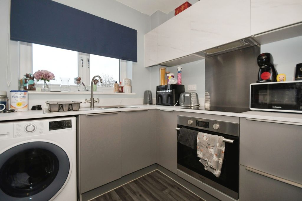 Additional image 3 of 1 bed flat for saleLaver Drive, Chesterfield, Derbyshire S41