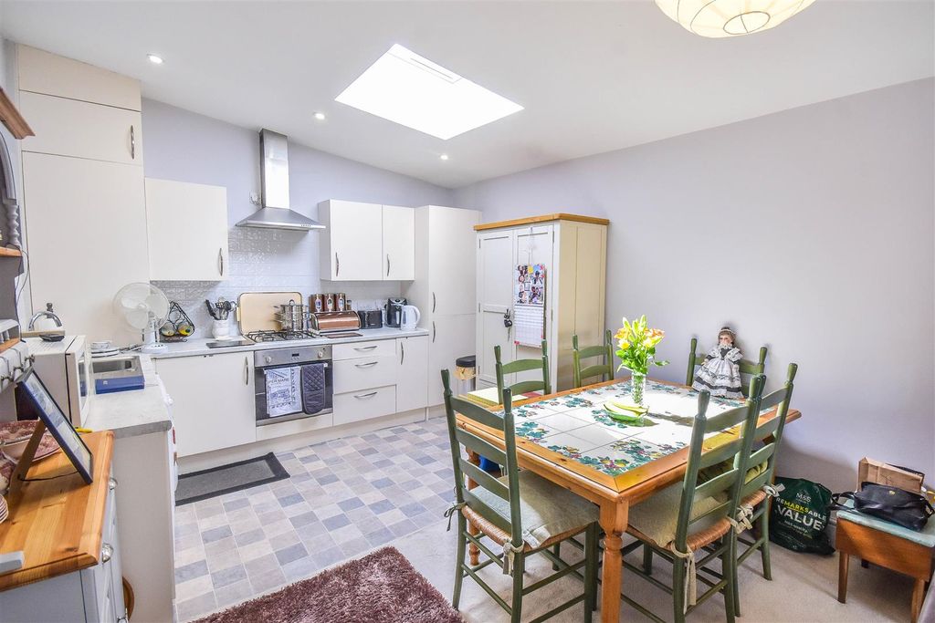 2 bed maisonette for saleMarybrook Street, Berkeley GL13 photo 2