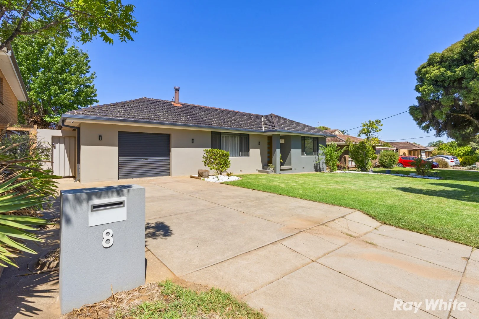 8 Fraser Street, Mount Austin NSW 2650