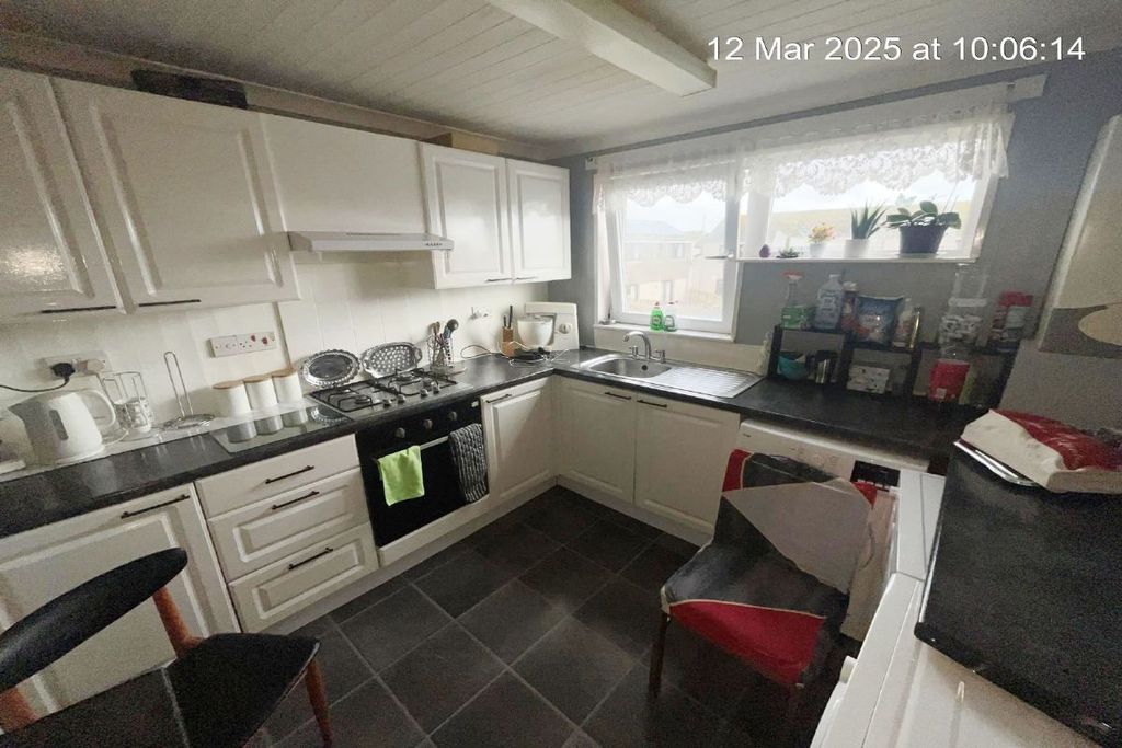 3 bed flat for sale20B, Bennison Square, Eyemouth, Berwickshire TD145Sb TD14 photo 3