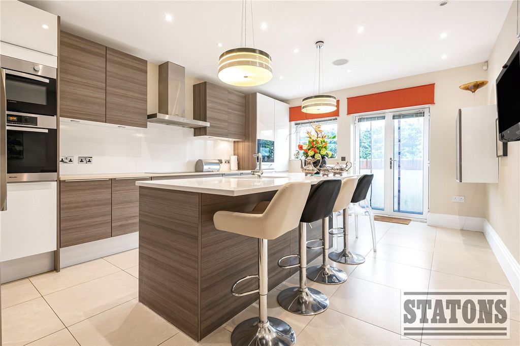 Additional image 9 of 3 bed flat for saleCockfosters Road, Barnet EN4