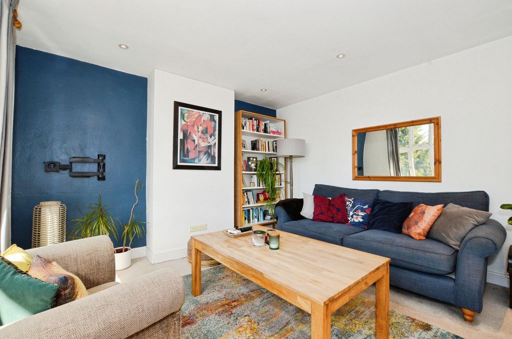 Additional image 2 of 2 bed flat for saleShirley Road, Abbots Langley WD5