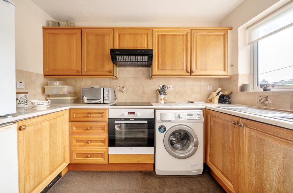 Additional image 5 of 2 bed flat for saleEllingham Close, Alresford, Hampshire SO24