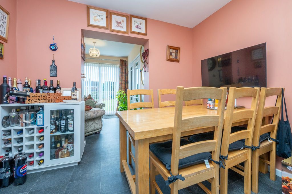 Additional image 9 of 4 bed semi-detached house for saleThrockmorton Road, Alcester B49