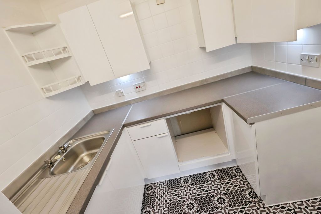 Additional image 2 of 1 bed flat for saleElmwood Court, High Street, Baldock SG7