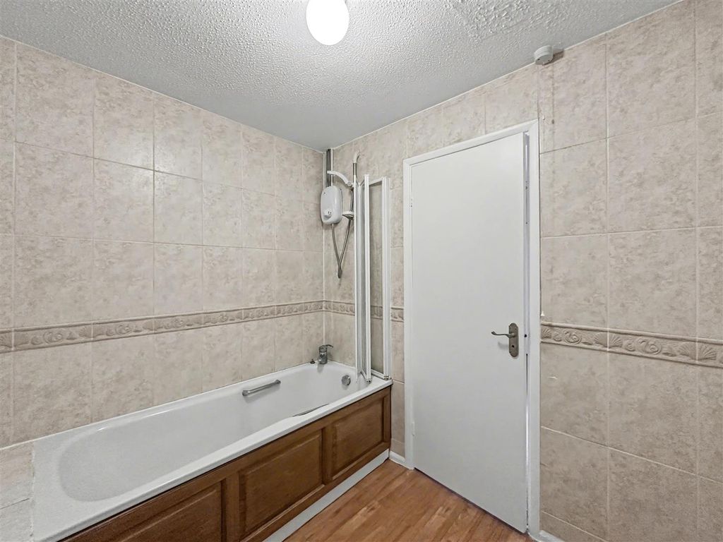 Additional image 8 of 2 bed flat for saleChiltern Park Avenue, Berkhamsted HP4
