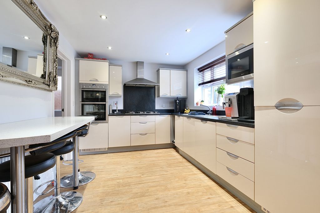 Additional image 2 of 5 bed detached house for saleDevon Drive, Biggleswade SG18