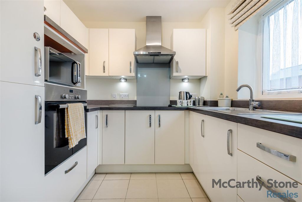 1 bed flat for saleJackson Place, Fields Park Drive, Alcester, Warwickshire B49 photo 3