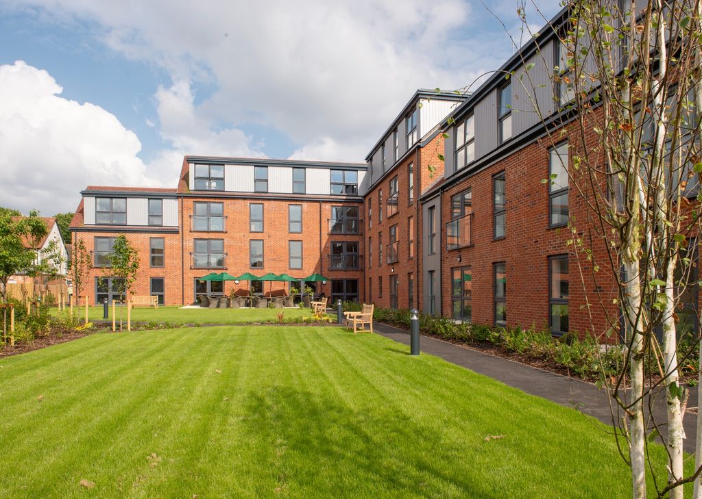 1 bed property for saleLondon Road, Bagshot GU19