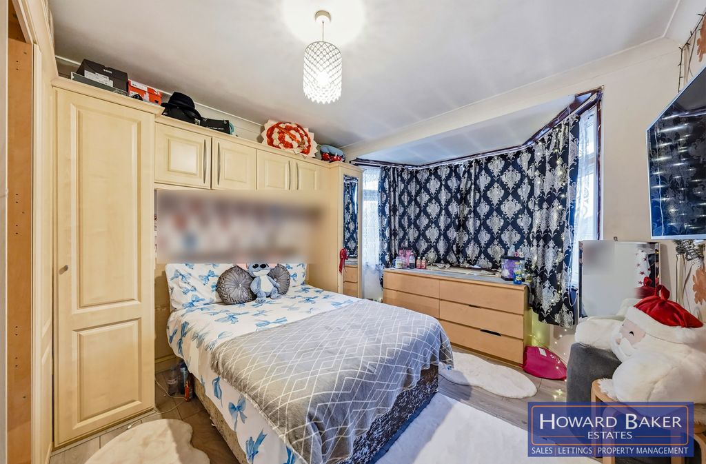 Additional image 9 of 5 bed semi-detached house for saleWoodfield Avenue, Colindale NW9