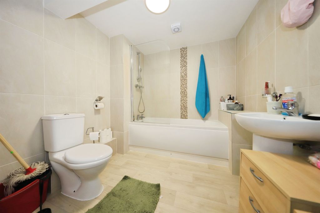 Additional image 11 of 2 bed flat for saleLowbridge Walk, Bilston WV14