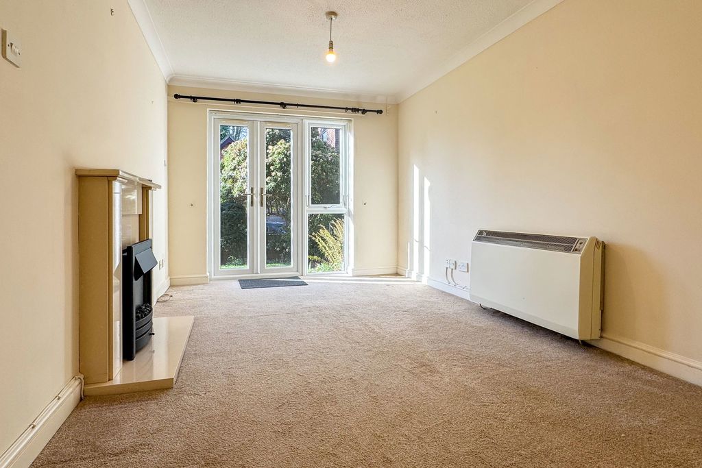 Additional image 2 of 2 bed flat for saleStation Road, Alresford SO24
