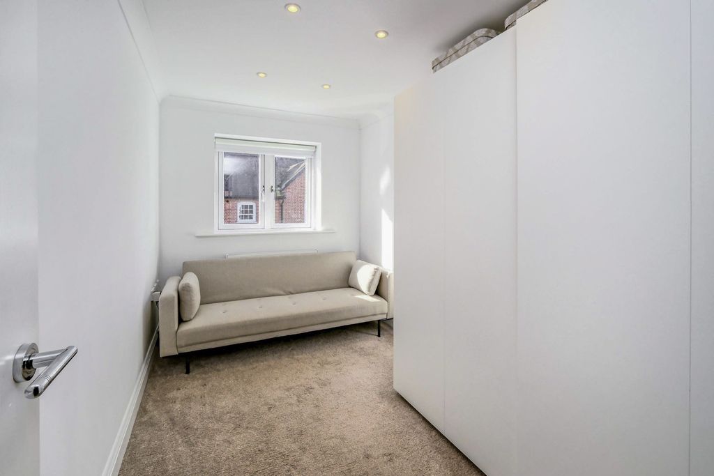 Additional image 11 of 2 bed flat for saleHankins Court, Winchester, Hampshire SO24