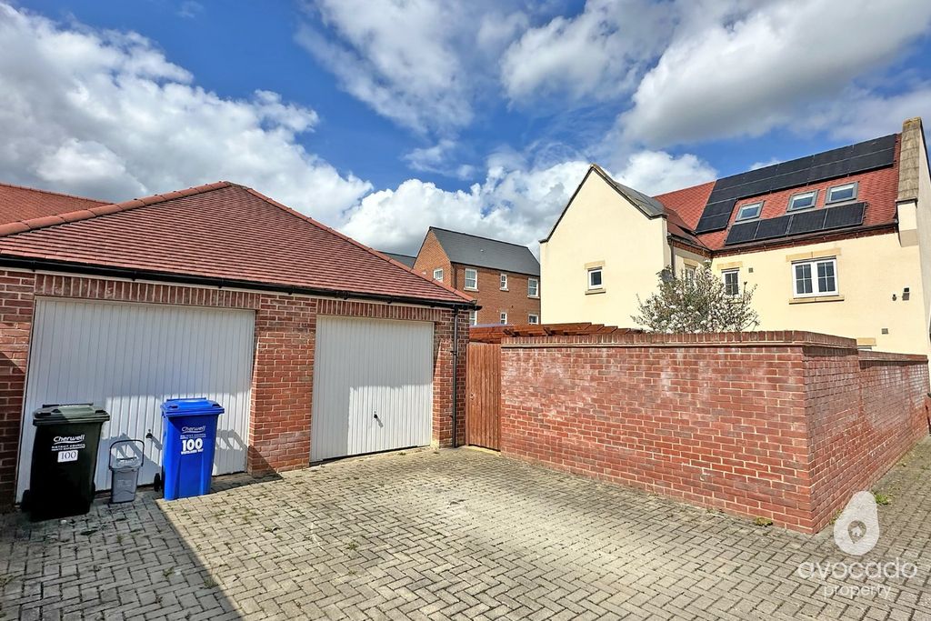 Additional image 9 of 5 bed detached house for saleWhitelands Way, Kingsmere, Bicester OX26