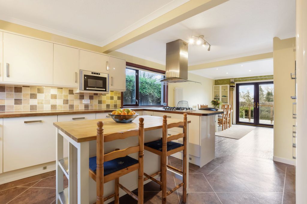 5 bed detached house for saleDrumlanrig, 19 Strathmore Avenue, Kirriemuir. DD8 photo 4