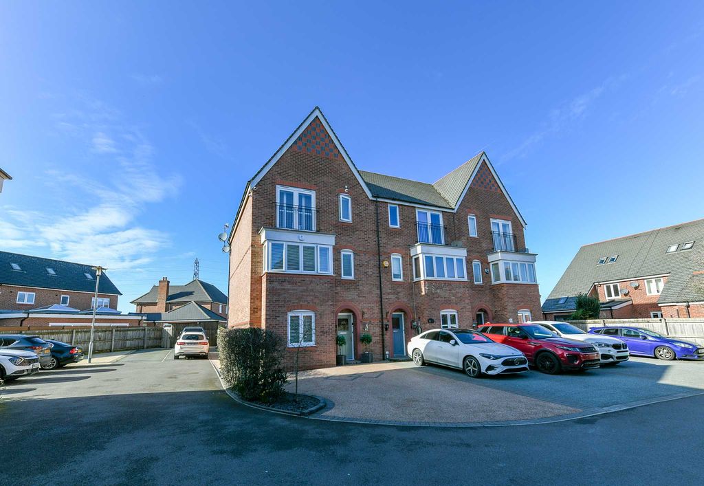 4 bed town house for saleLamprey Drive, West Timperley WA14