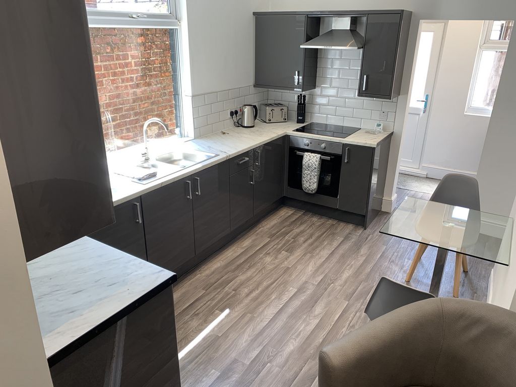 5 bed terraced house for saleMarton Road, Middlesbrough TS4 photo 2