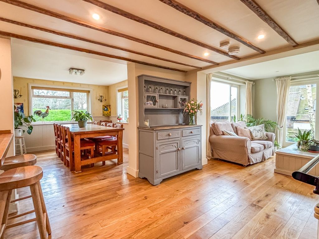 4 bed semi-detached house for saleNetherfield Hill, Battle TN33 photo 5