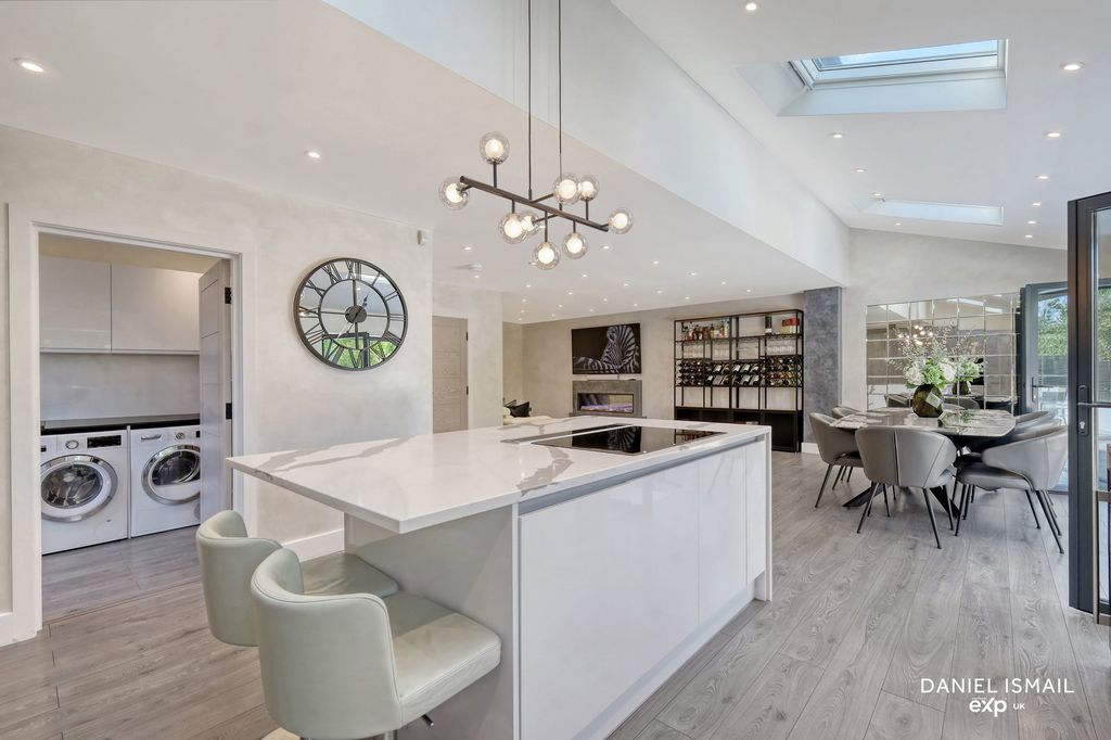 Additional image 8 of 5 bed detached house for saleGreat Berry Lane, Langdon Hills, Basildon SS16