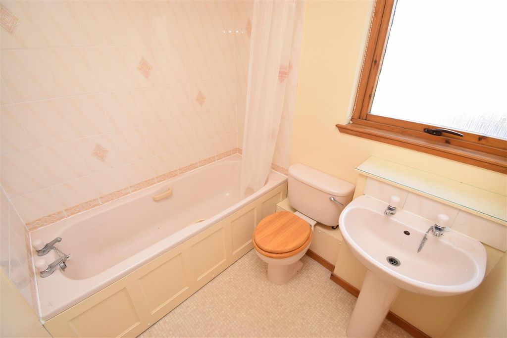 Additional image 6 of 1 bed flat for sale12 Towerhill Crescent, Cradlehall, Inverness IV2