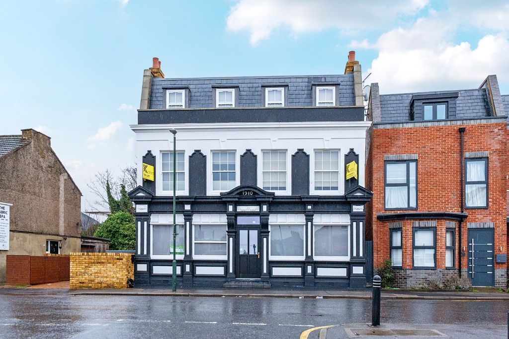 7 bed detached house for saleLion Road, Bexleyheath, Kent DA6