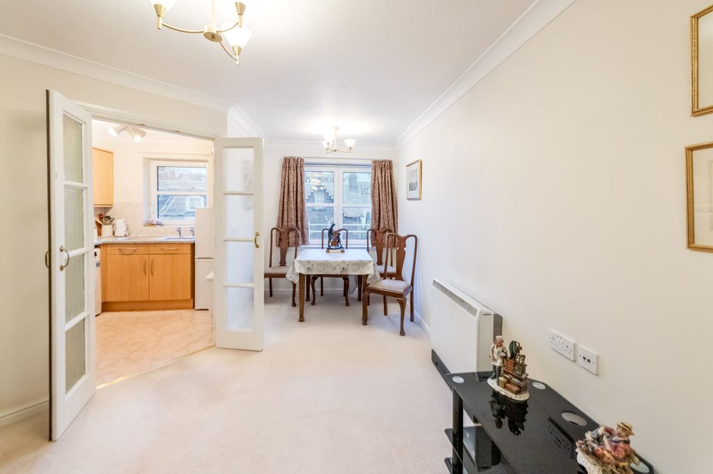 1 bed flat for salePittenzie Street, Crieff PH7 photo 4