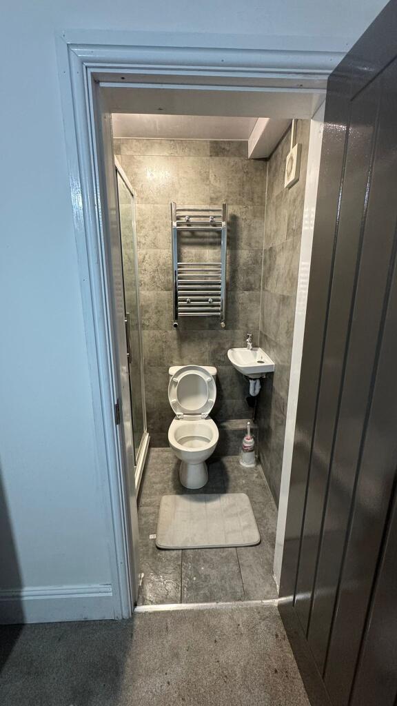 Additional image 2 of En Suite Available In Bishop Close, Rednal, B45 