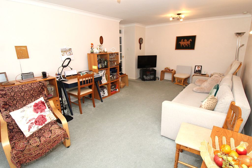 Additional image 3 of 2 bed flat for saleWoodmansterne Lane, Banstead SM7