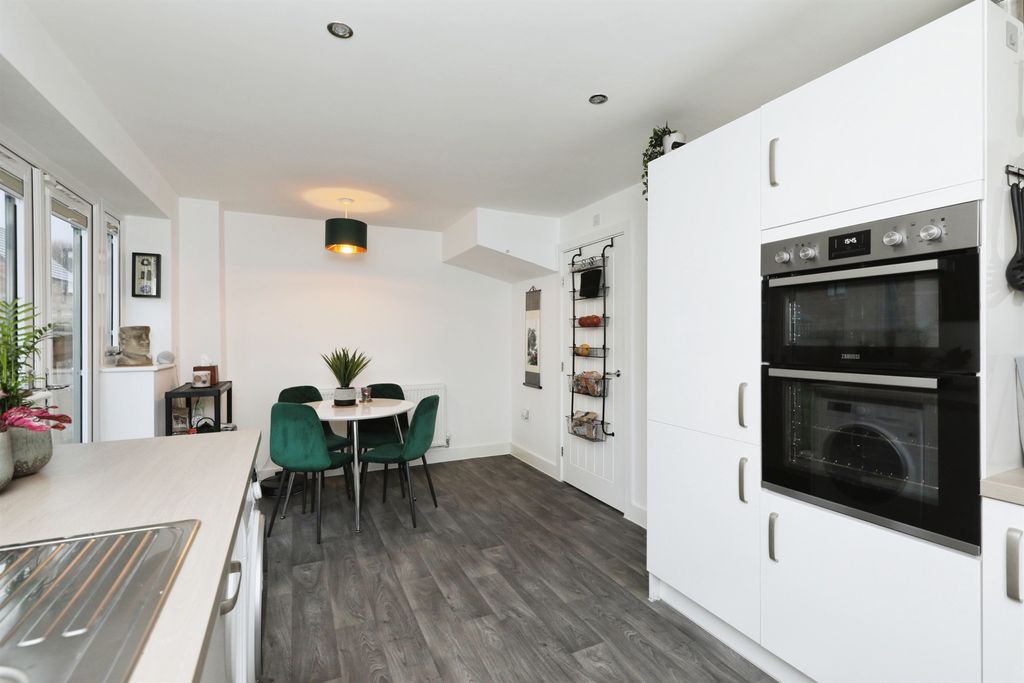 Additional image 6 of 3 bed semi-detached house for saleSwan Road, Lakeside, Doncaster DN4