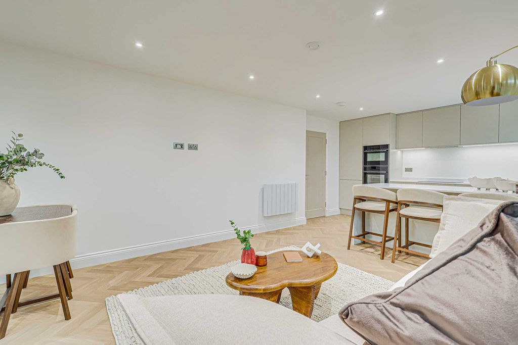 Additional image 7 of 2 bed flat for saleHall Crescent, Benfleet SS7