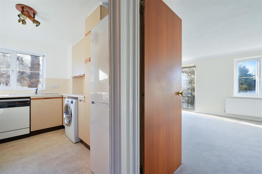 Additional image 7 of 2 bed flat for saleBasing Road, Banstead SM7