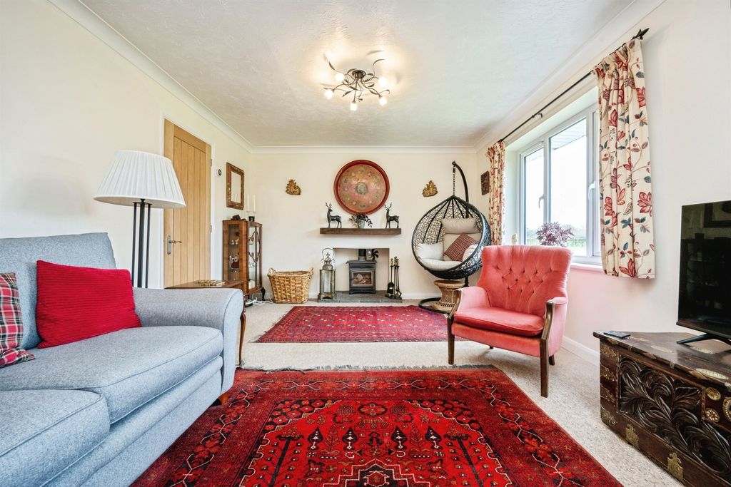 Additional image 11 of 4 bed detached house for saleBrook End, Weston Turville, Aylesbury HP22