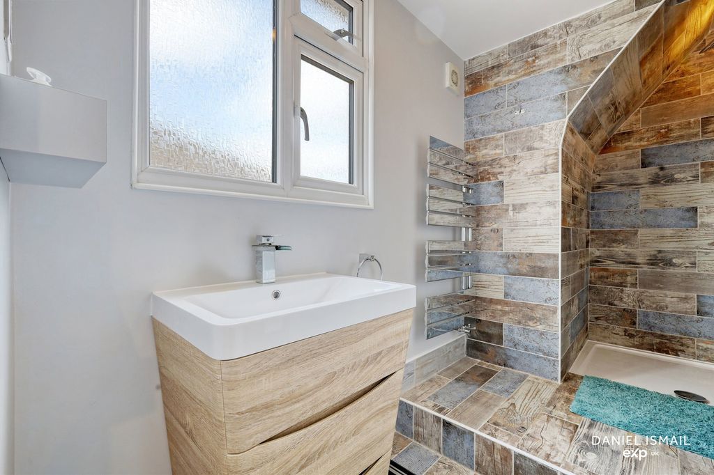 Additional image 21 of 5 bed detached house for saleGreat Berry Lane, Langdon Hills, Basildon SS16