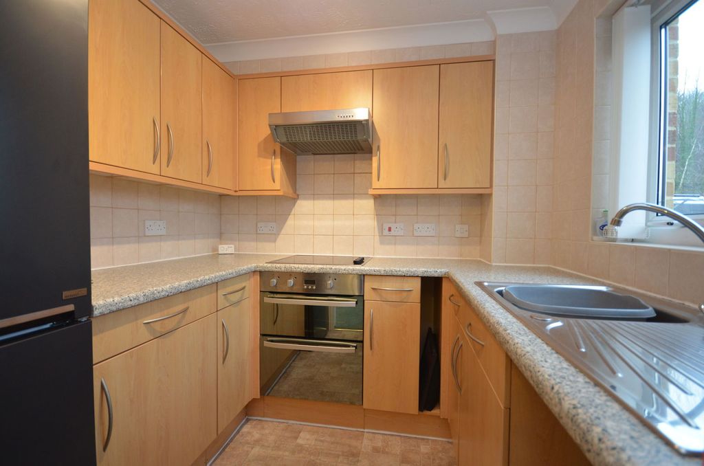 Additional image 7 of 1 bed flat for saleWoodlands Court, Walderslade Road, Chatham ME5